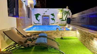 Villas Puerto Rico in front of the shopping center with private heated saltwater pool with jacuzzi function & arcade games — foto 7