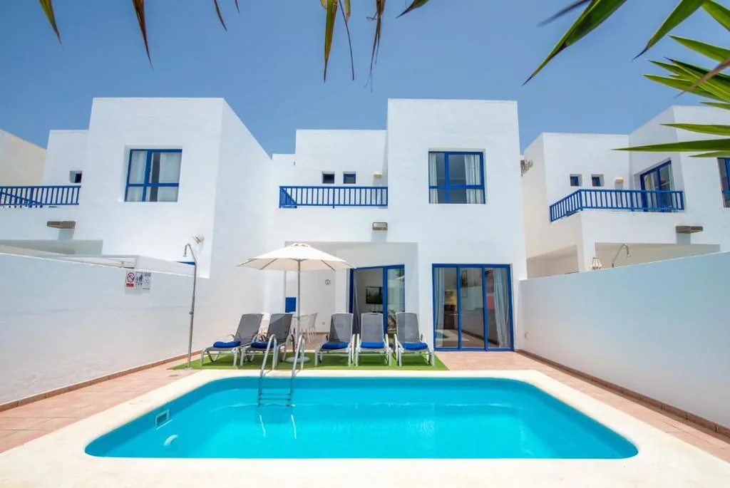Three-Bedroom Villa with Private Pool (4 Adults + 2 Children) — Villas Puerto Rubicon