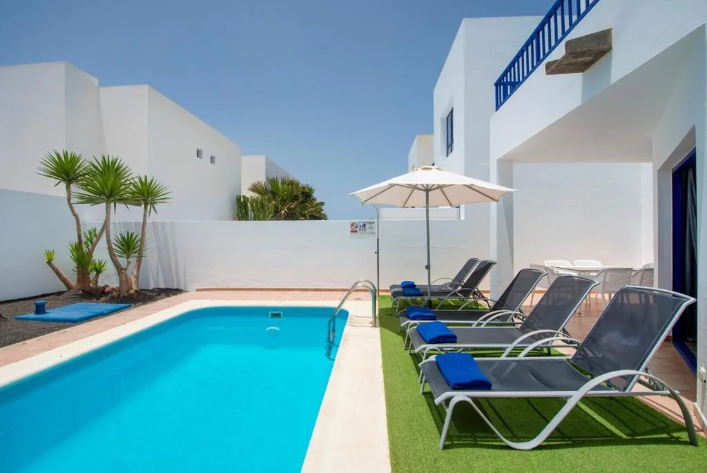 Three-Bedroom Villa with Private Pool (5 Adults) — Villas Puerto Rubicon