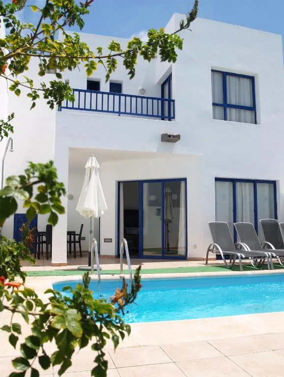 Three-Bedroom Villa with Private Pool (6 Adults) — Villas Puerto Rubicon