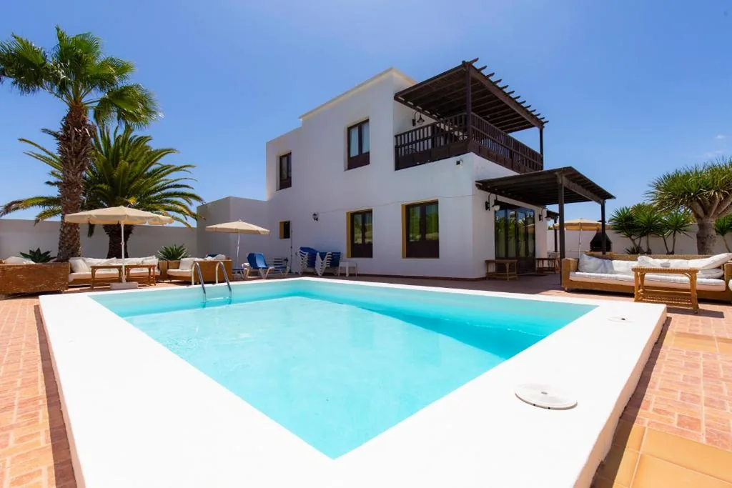 Villa avec piscine privée — Villas Reina