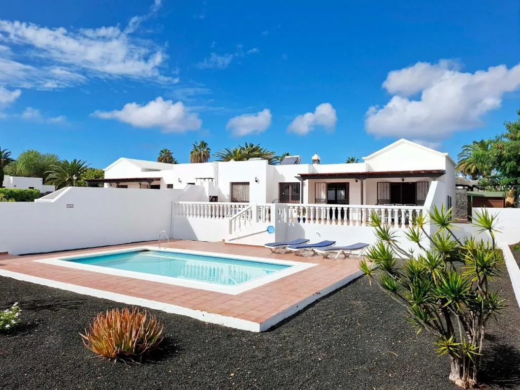 Villa con piscina privada — Villas with private pools - Just 7 min walk from beach, bars & dining