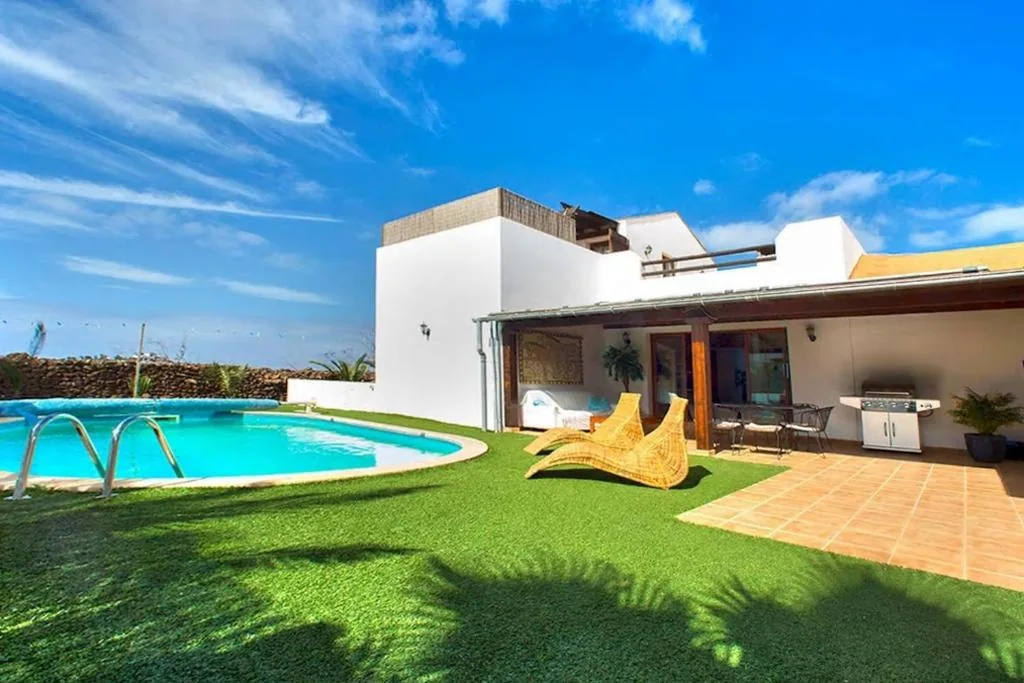 Villa con piscina privada — VillaTommy heated pool, hottub, fast wifi