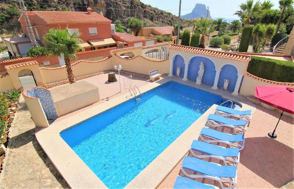 Villa con piscina privada — VILLAVENUS
