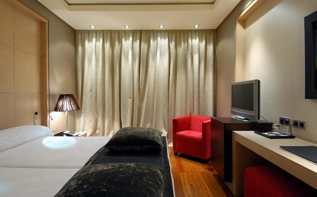 Habitación Triple — Vincci Frontaura