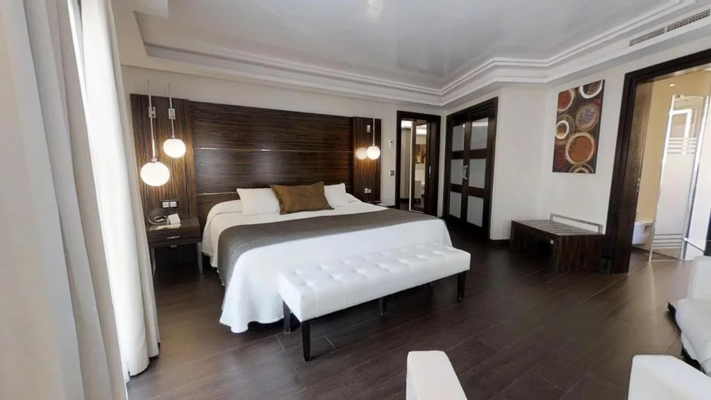 Suite city view for 4 Guests — Vincci Selección Aleysa