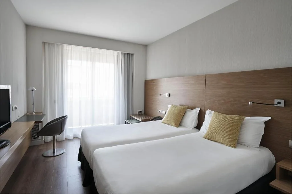 Camera matrimoniale con letto supplementare — Vincci Zaragoza Zentro