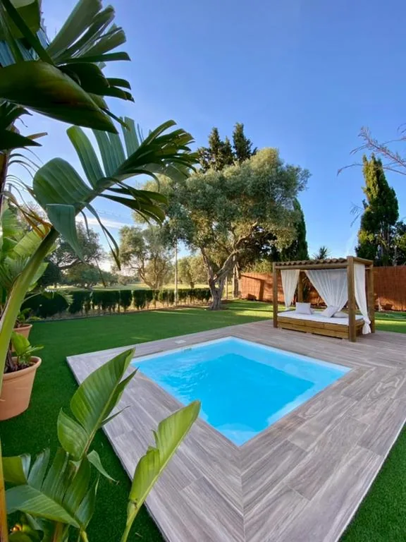 Villa — VISTA LAGO VILLE