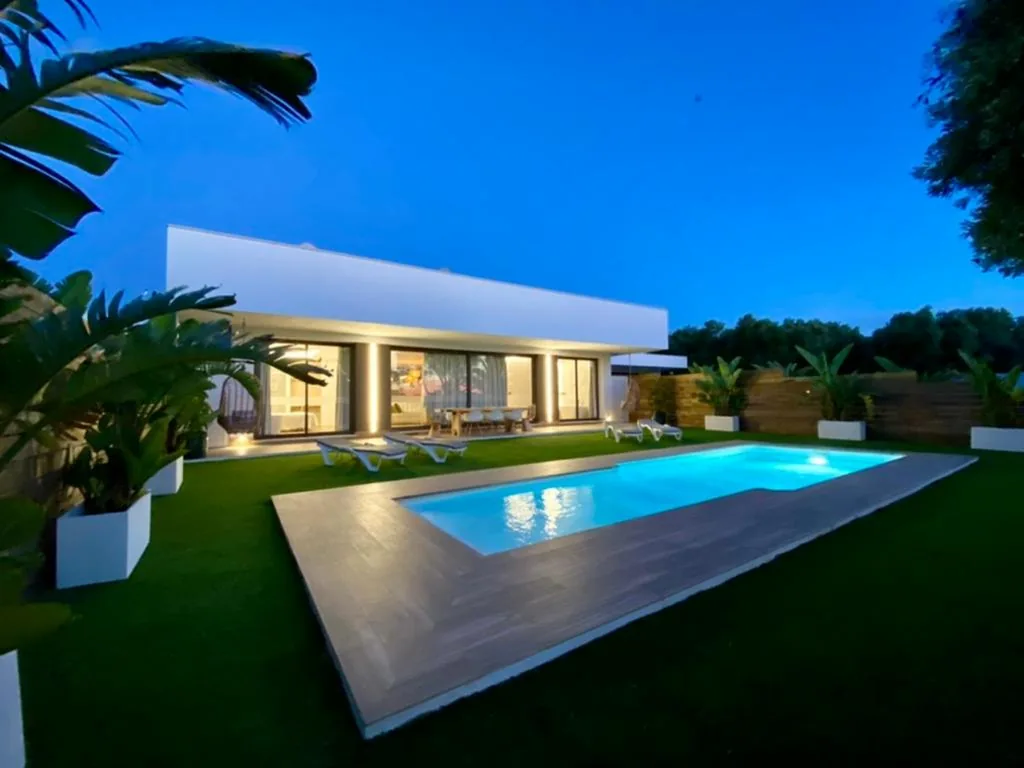 Villa — VISTA LAGO VILLE