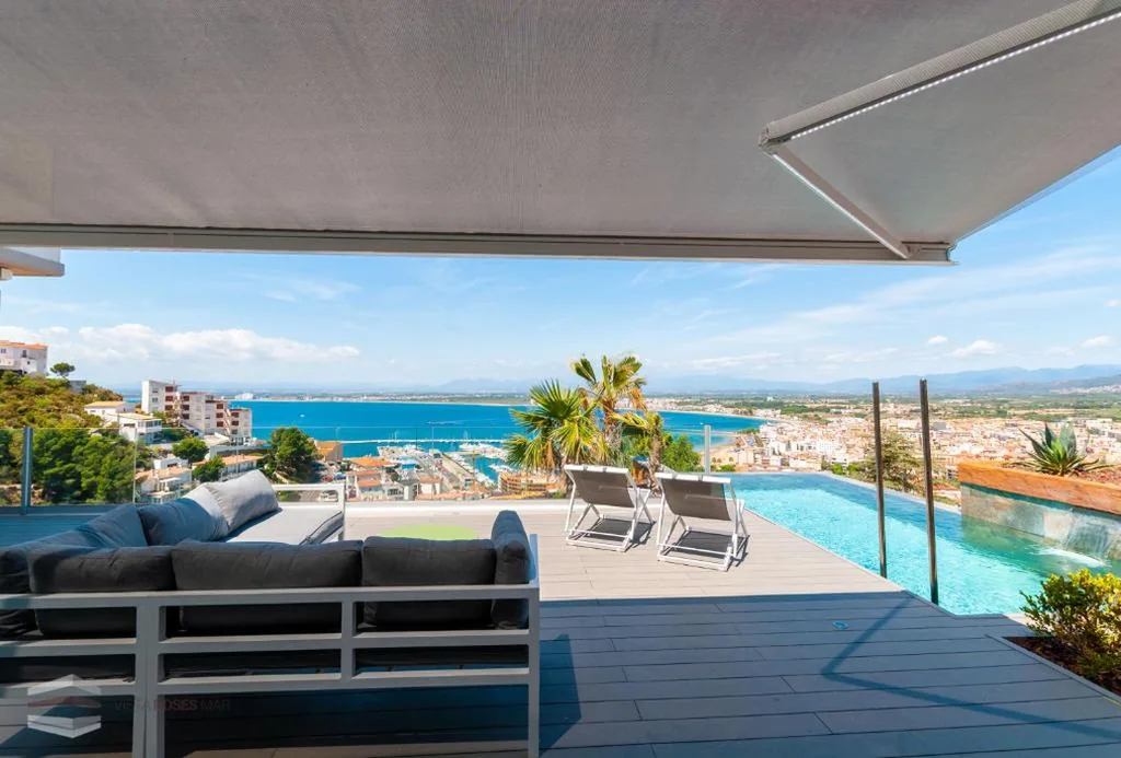 Holiday Home with sea view — Vista Roses Mar - Cap Ponent