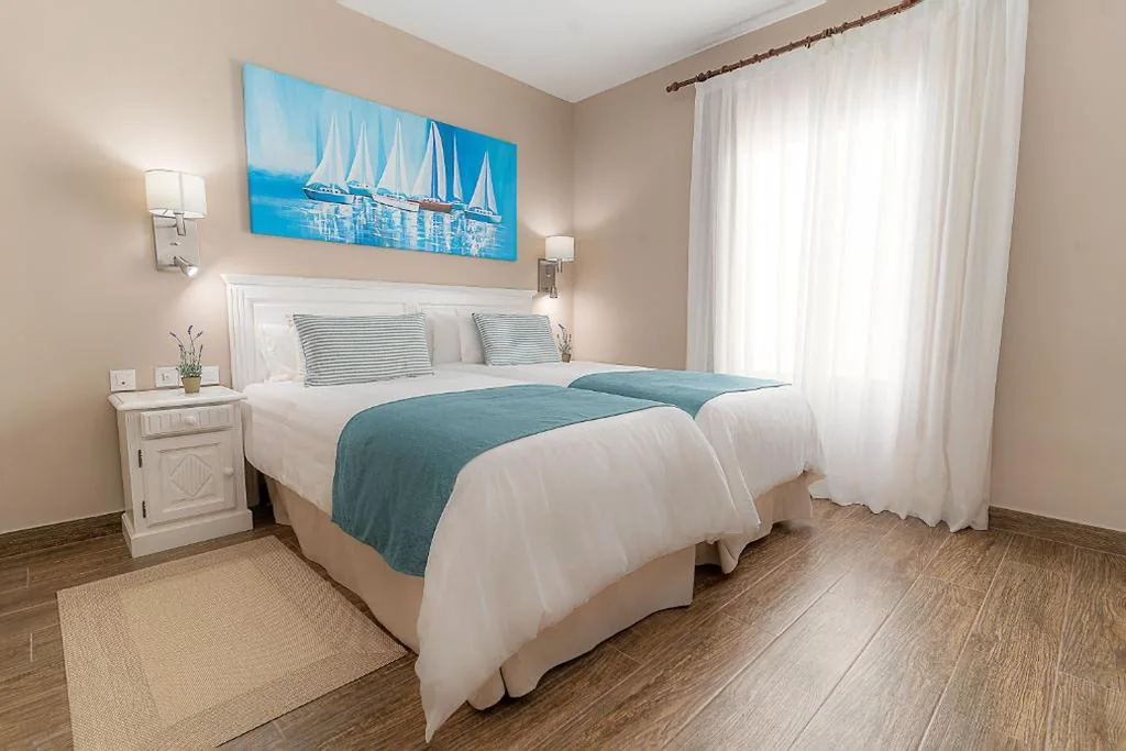 Chambre double avec vue sur la piscine – 1 ou 2 lits — Vitalclass Lanzarote Resort