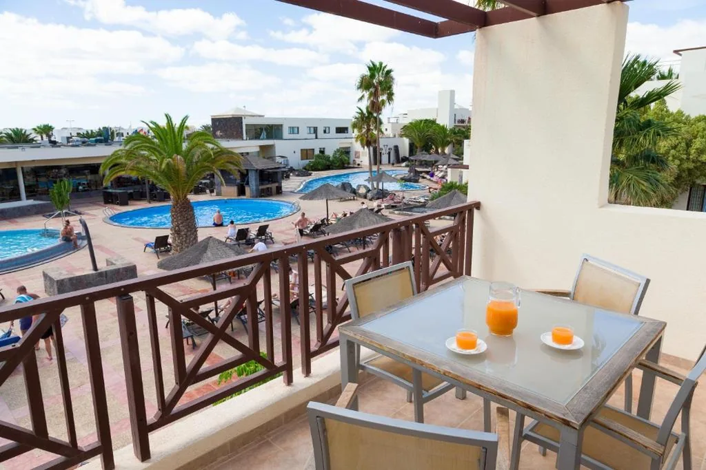 Suite avec vue sur la piscine (2 adultes) — Vitalclass Lanzarote Resort