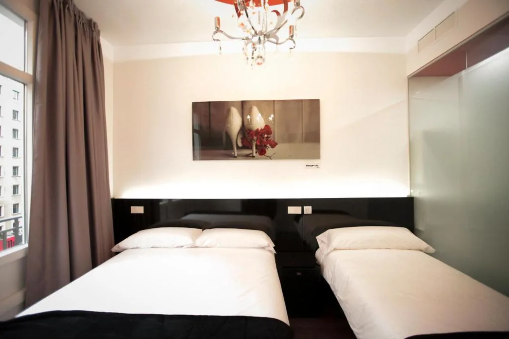 Quarto Duplo com cama extra (2 adultos + 1 criança) — Vitium Urban Suites