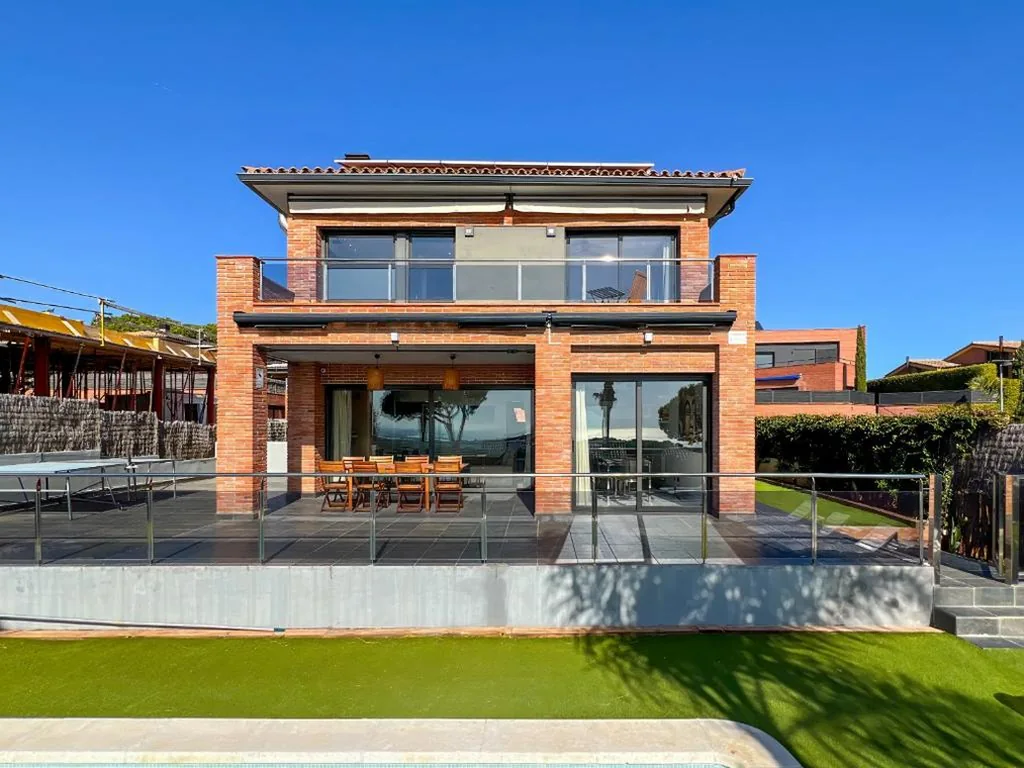 Villa con piscina privada — Vivalidays Villa Amatista