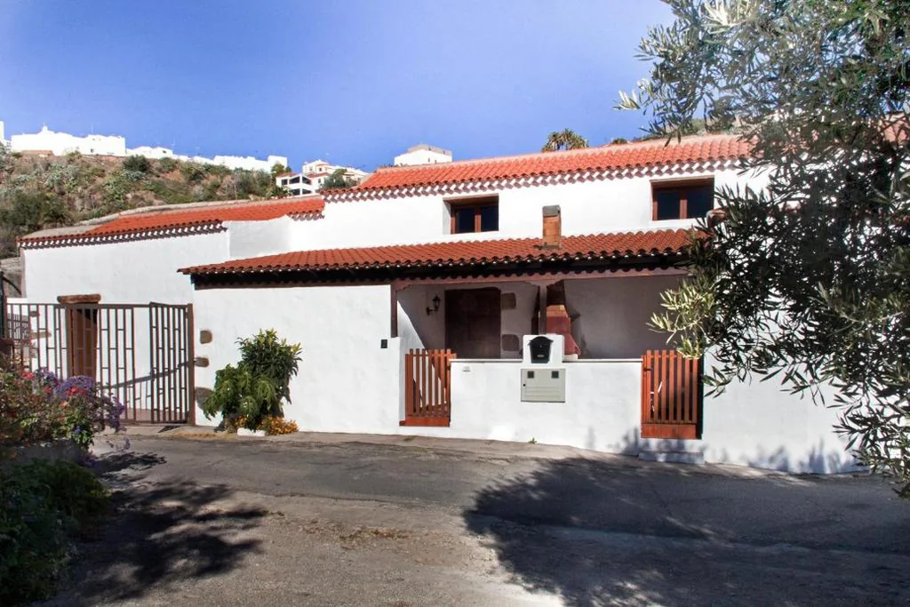 Holiday Home — Vivelorural casa Tunte 1, piscina y terraza