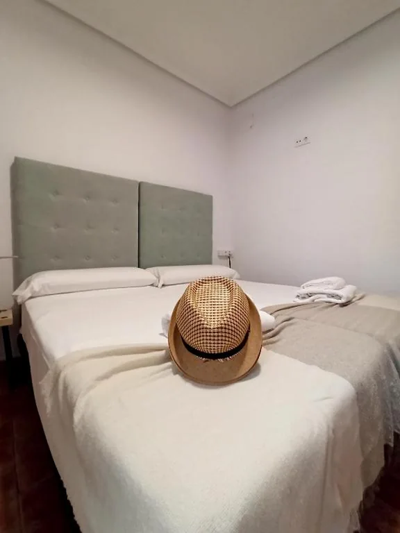 Doppelzimmer mit 2 Betten — Vivian's Guest House Auto Check-in