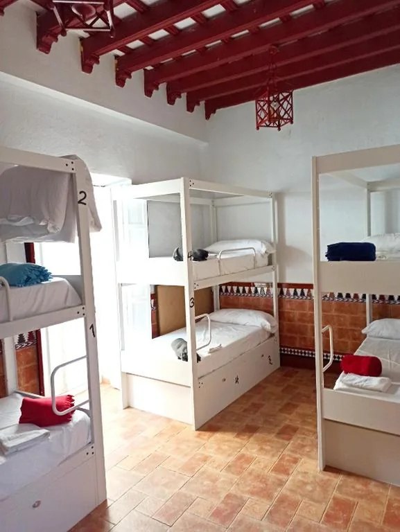 Familienzimmer mit eigenem Bad — Vivian's Guest House Auto Check-in