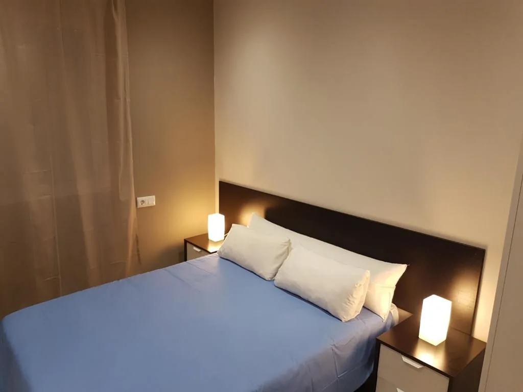 Double Room with Shared Bathroom — Vivienda Reina Victoria
