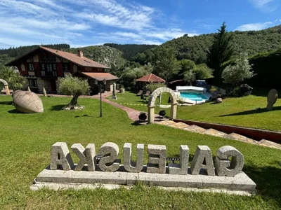 Vivienda turistica jardín con encanto y piscina — foto 9