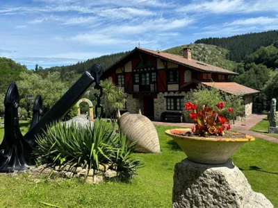 Vivienda turistica jardín con encanto y piscina — foto 11