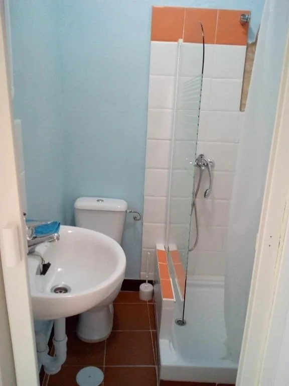 Habitación Doble con baño privado — Vivienda Turística Templo Romano