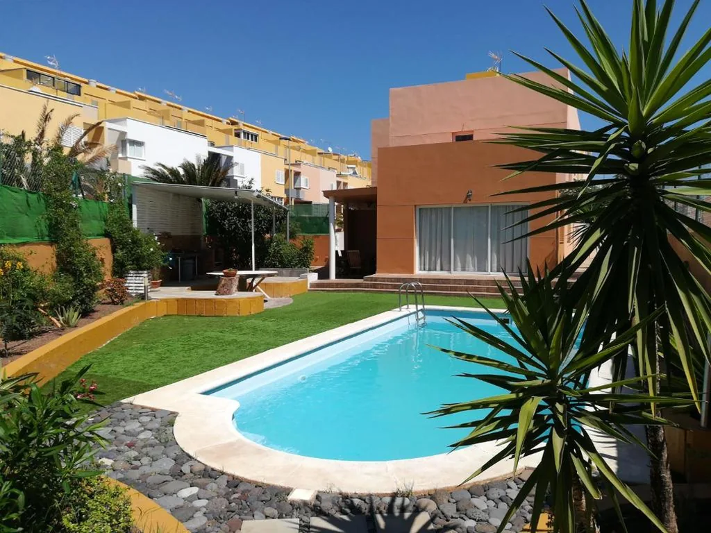 Three-Bedroom Detached House — Vivienda Unifamiliar Sela