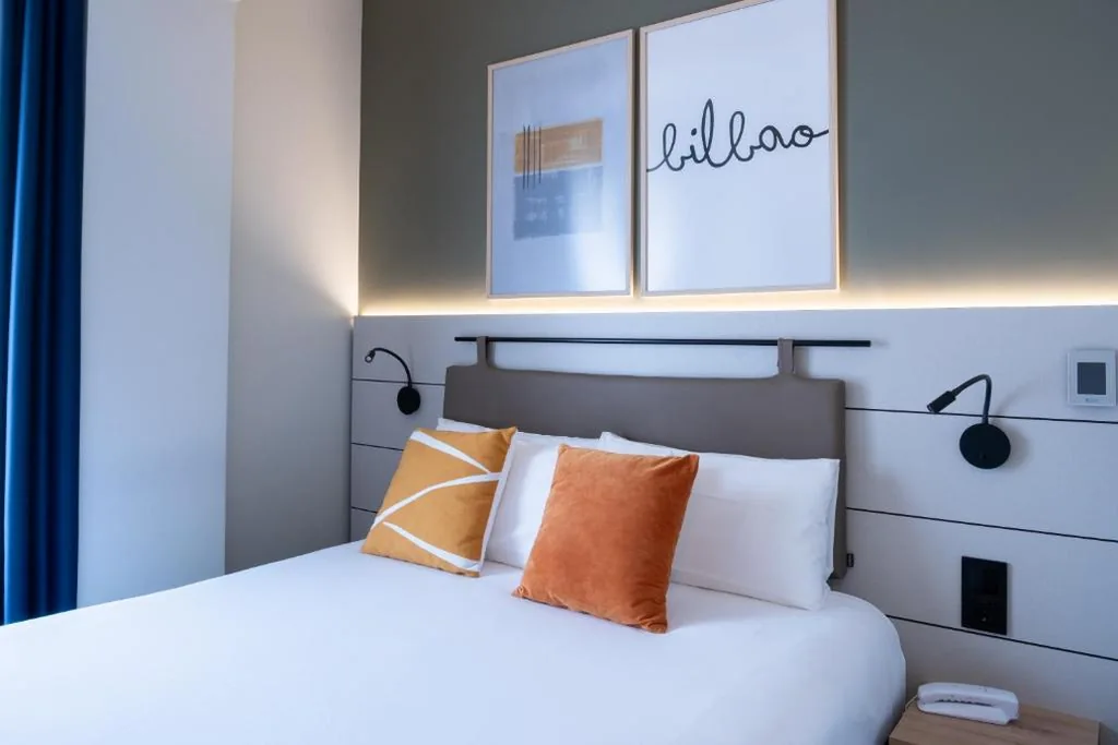 コージールーム（大きなベッド1台） — voco Bilbao - City by IHG