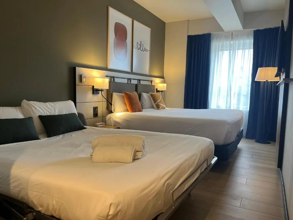 グランドルーム（大きなベッド1台） — voco Bilbao - City by IHG