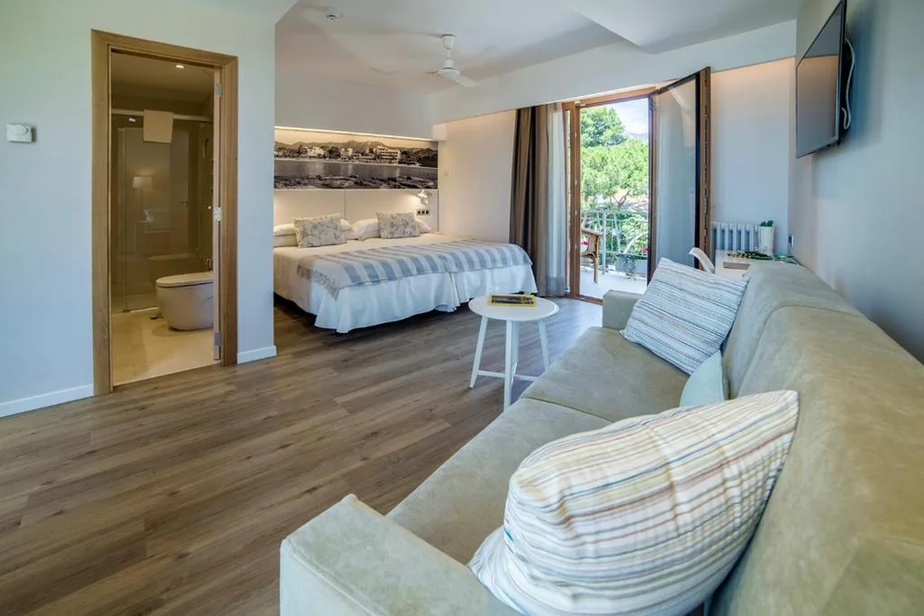 Partial Sea View, Two Terraces — Voramar