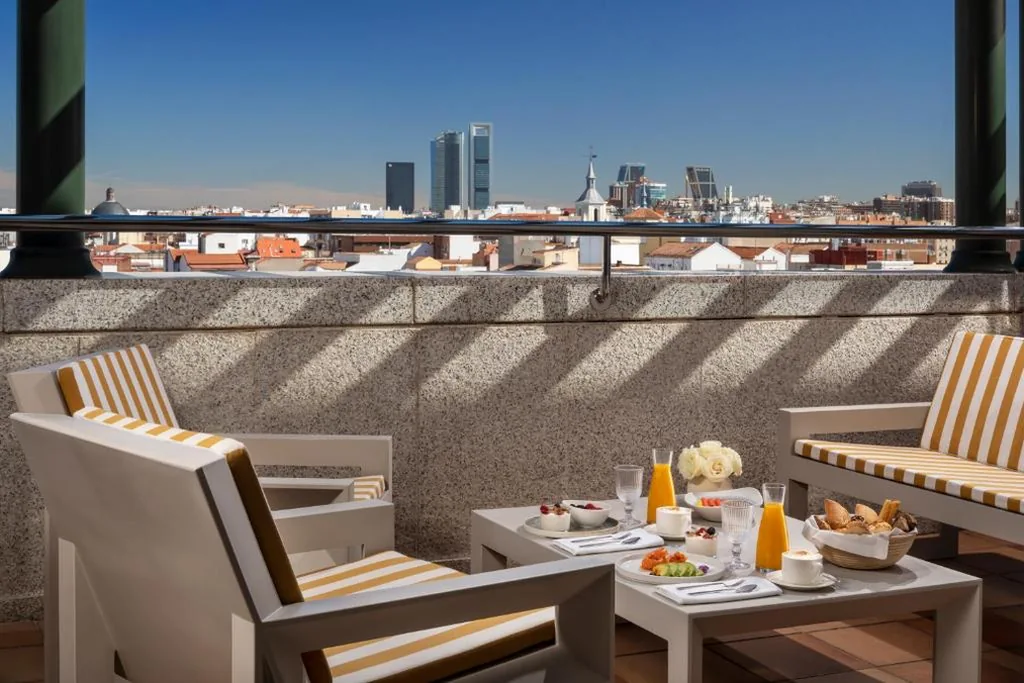 Suite Triple avec terrasse — VP SOGNIO Metropolitano