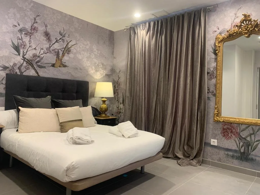 Quarto Duplo Deluxe com varanda — VTZ The Botanic Hostel
