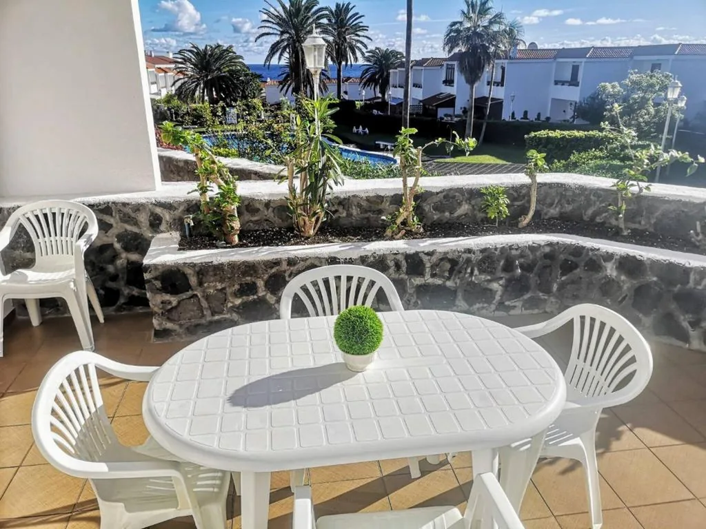 Vivienda vacacional con terraza y piscina — VV Dúplex Los Cancajos "by henrypole home"