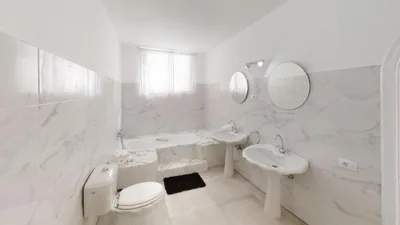VV Las Buganvillas MASPALOMAS - Cocina y habitaciones con baños privados — foto 3