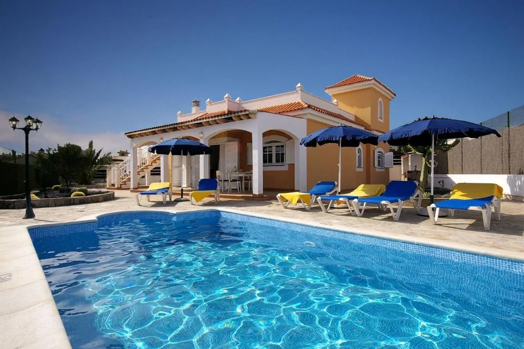 Villa de 3 dormitorios — Vv Tirma