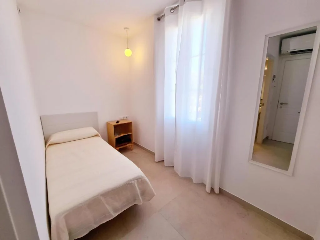 Habitación Individual con baño privado — Waki Conscious Hotel