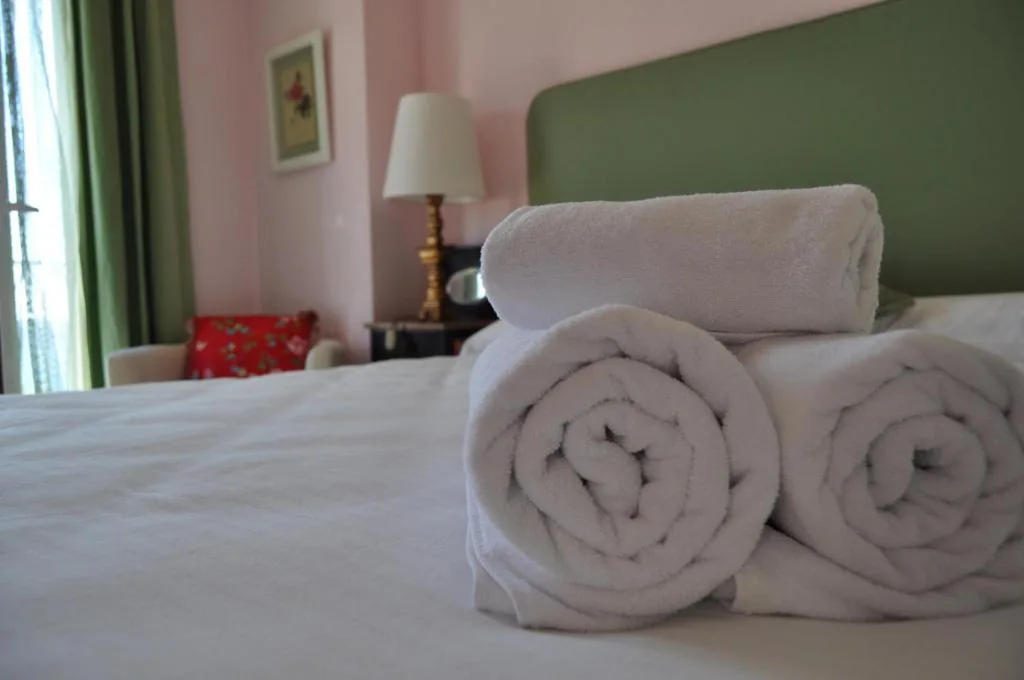 Suite Junior con terraza — Welcome Inn Nerja guest house Luxury Bed & Breakfast