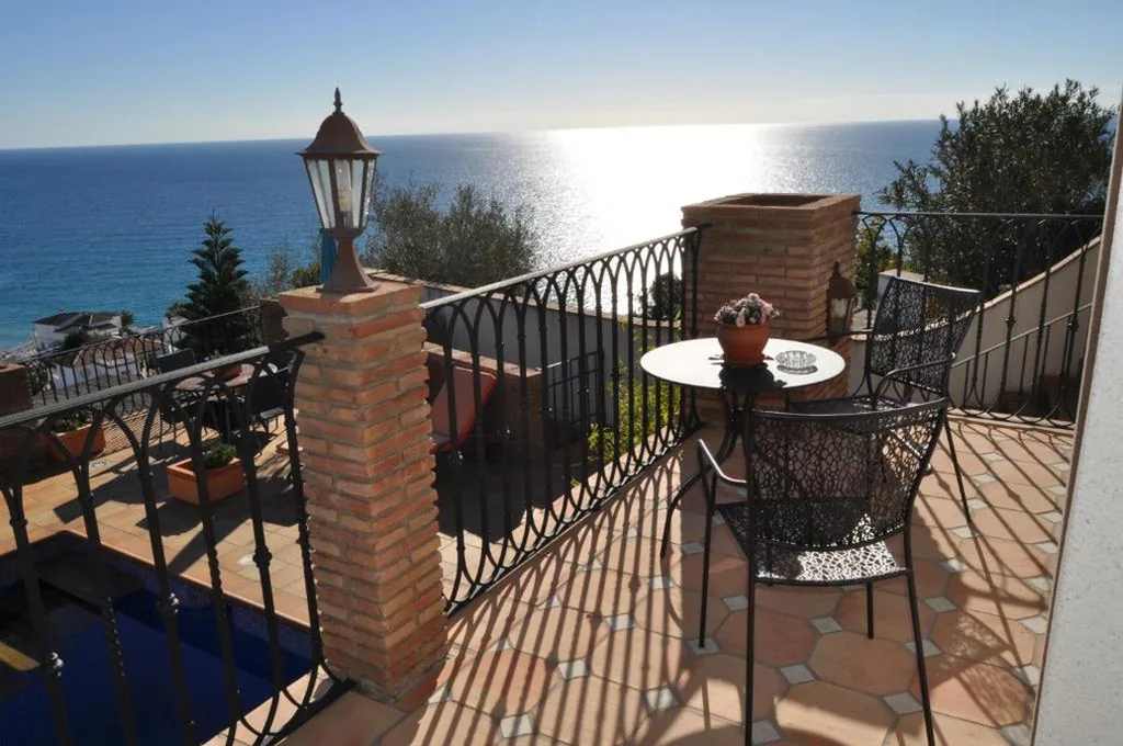 Suite Junior Deluxe — Welcome Inn Nerja guest house Luxury Bed & Breakfast