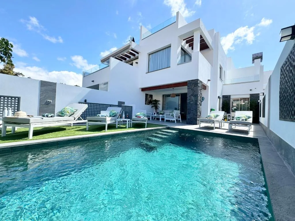 Villa — Welcome to Villa Bali a luxurious modern getaway