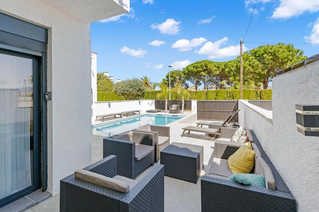 Villa met privézwembad — WELCS VILLA 022 EMP La Morgana con piscina privada