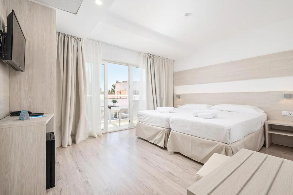 Quarto Duplo Económico com Varanda - 2 camas — Welikehotel Fenix