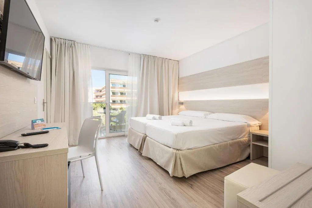 Quarto Twin com Varanda e Vista Piscina — Welikehotel Fenix