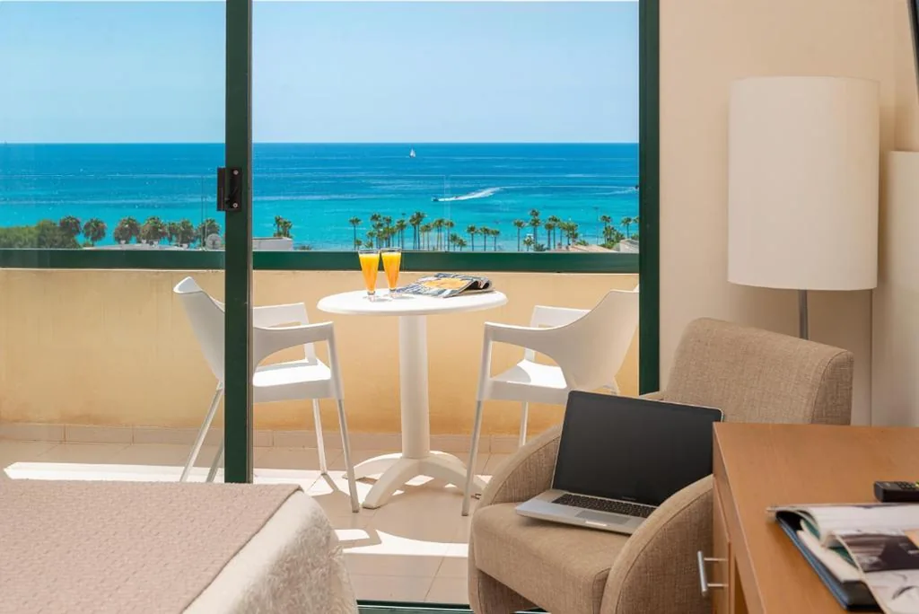 バルコニー付きダブルルーム　オーシャンビュー — Welikehotel Marfil Playa