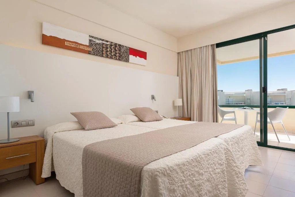 エコノミー・バルコニー付きダブルルーム　ベッド1台 — Welikehotel Marfil Playa