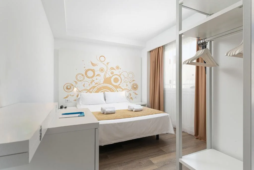 Doppelzimmer mit Balkon — Welikehotel Triton Beach