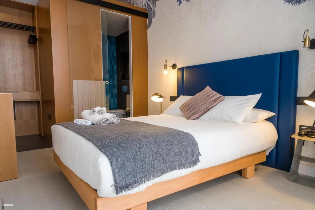 Deluxe-Doppelzimmer — Welldone Quality - Crystal pool