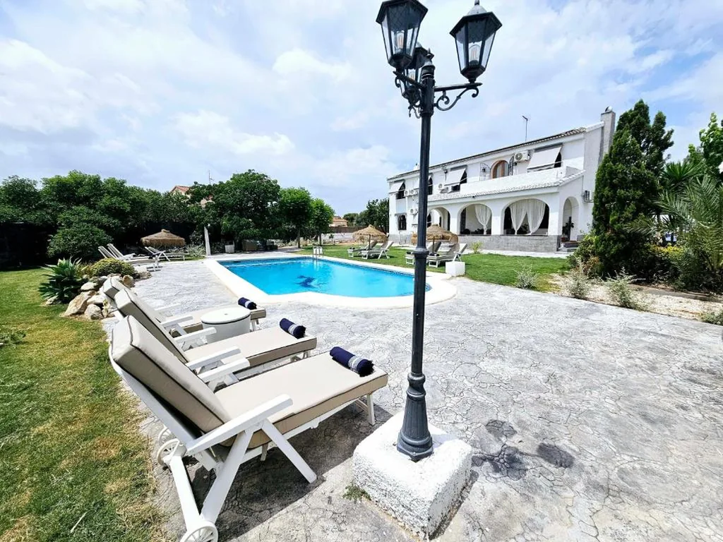 Villa avec piscine privée — White Paradise Villa - Sol y Luz - by SunCastle apartamentos