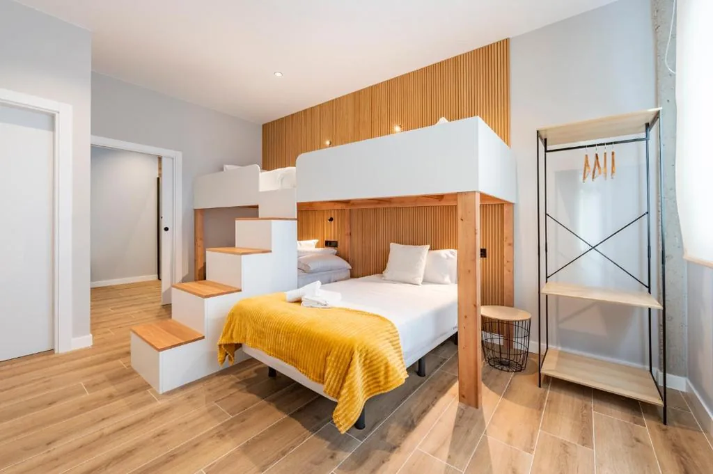White Tree Rooms and Apartments