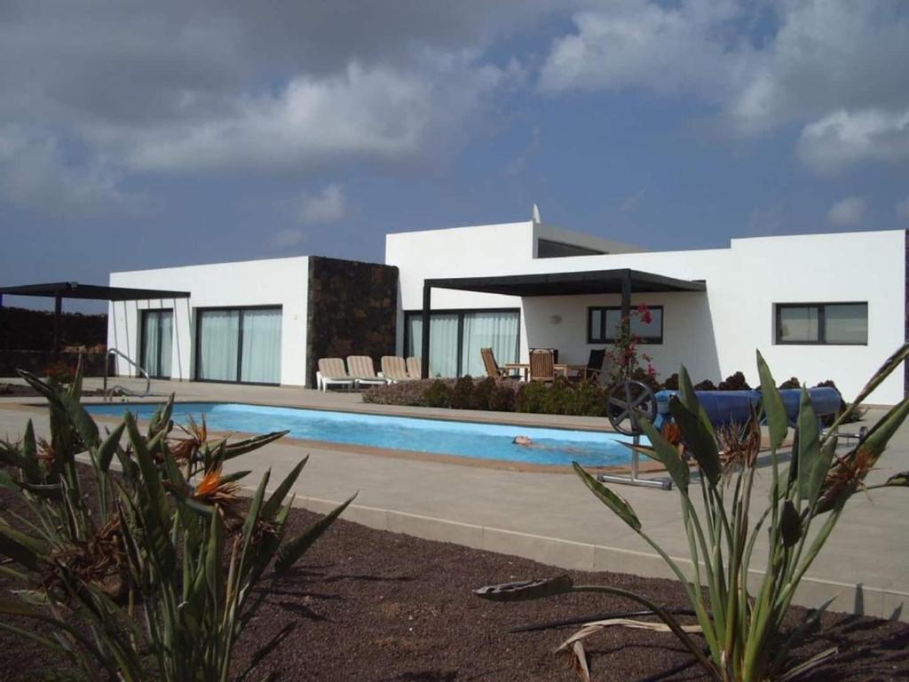 Wind Wave 28B - Heated & Shared pool