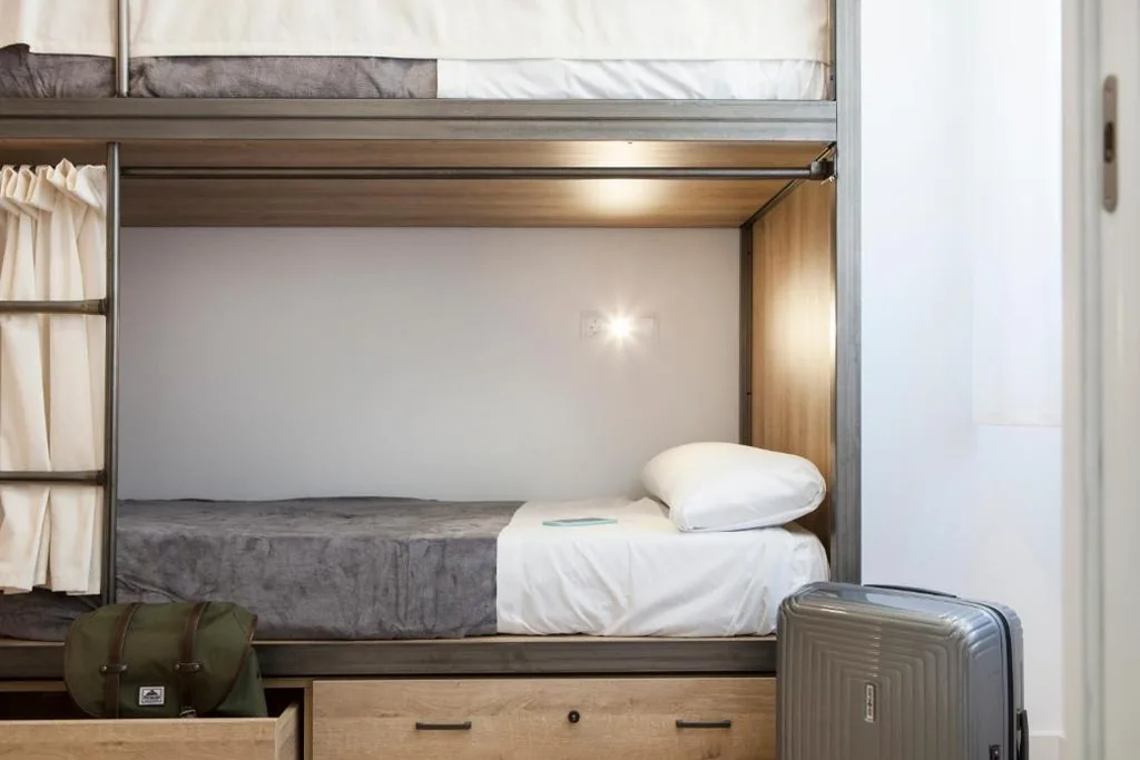 Bed in gemengde slaapzaal met 6 bedden — Winederful Hostel & Café