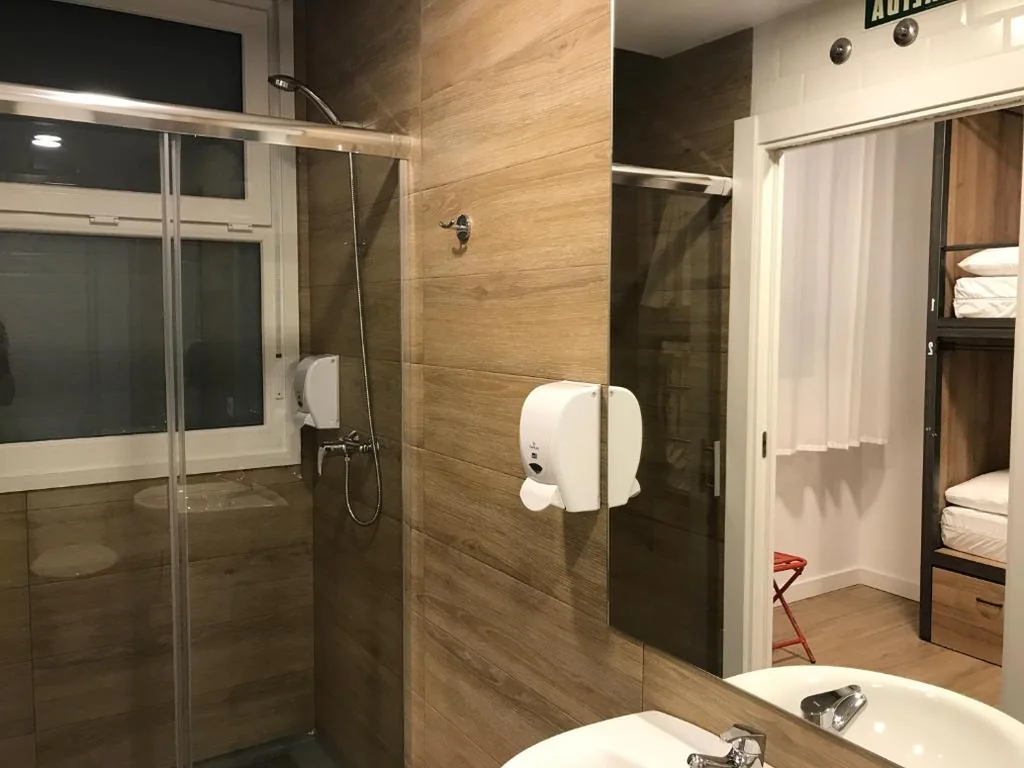 Familiekamer met eigen badkamer — Winederful Hostel & Café